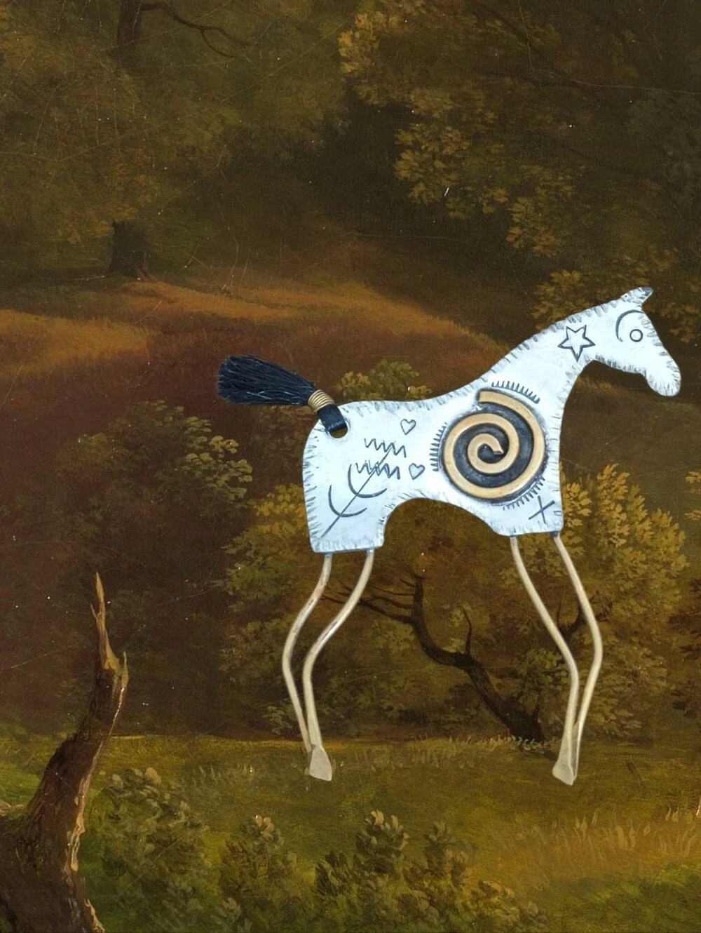 Vtg Decorative White & Gold Folk Art Horse Brooch